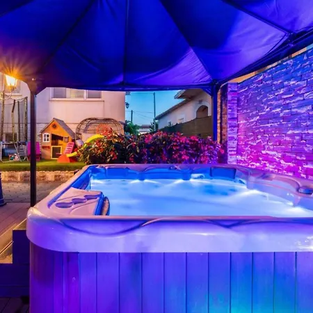 Bracic Premium With Outdoor Pool And Sauna 2 *