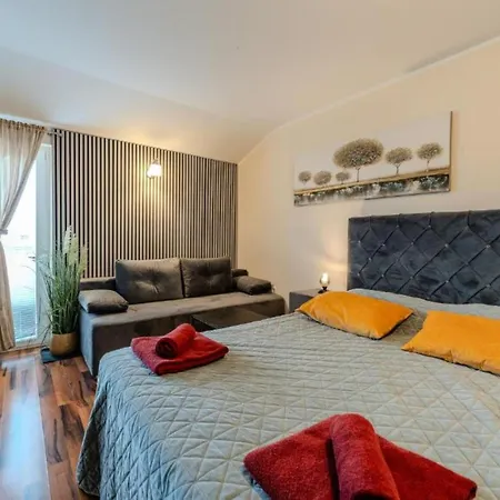 Bracic Premium With Outdoor Pool And Sauna 2 * Sukošan