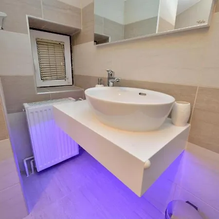 Bracic Premium With Outdoor Pool And Sauna 2 Apartamento