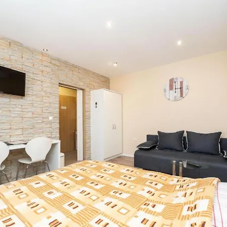 Bracic Premium With Outdoor Pool And Sauna 2 Apartmán