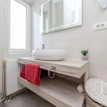 Apartamento Bracic Premium With Outdoor Pool And Sauna 2