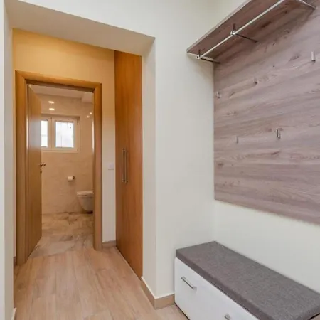 Bracic Premium With Outdoor Pool And Sauna 2 *