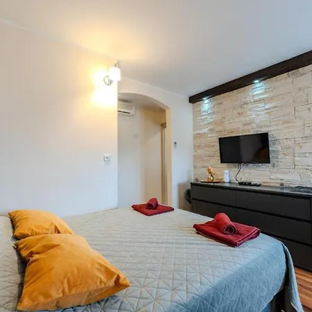 Apartmán Bracic Premium With Outdoor Pool And Sauna 2 *