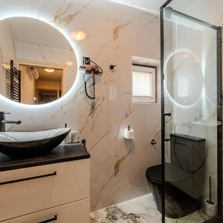 Apartmán Bracic Premium With Outdoor Pool And Sauna 2 *